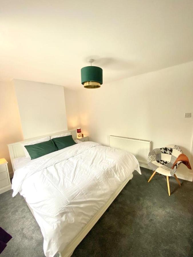 Medway Getaway - 3 Bed Home With Luxury Bathroom Chatham  Exterior foto