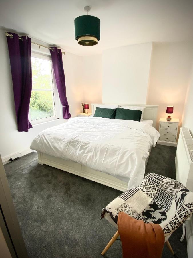 Medway Getaway - 3 Bed Home With Luxury Bathroom Chatham  Exterior foto